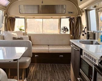 Outstanding Airstream Close to Stunning Hiking Trails in Bristol, Texas - Ennis