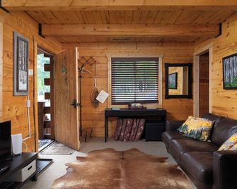 Escape the Alamosa Sand Dunes in Jasper, Colorado! - Del Norte - Living room
