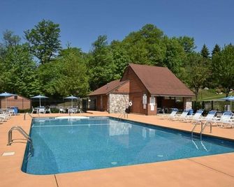 Seven Springs Swiss Mountain 3 Bedroom Standard Condo, Close to Golf Course condo - Champion - Pool