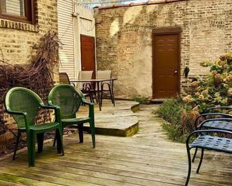 Gorgeous Wrigley Greystone - Chicago - Patio