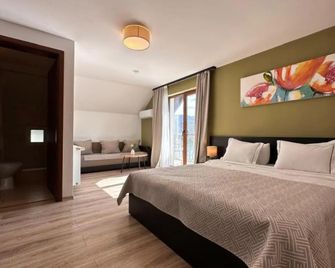 Casa Dani - Colibița