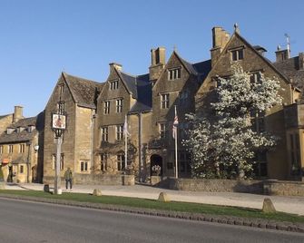 Modern 3 bedroom lodge at Avonvale Holiday Lodges - Evesham - Building