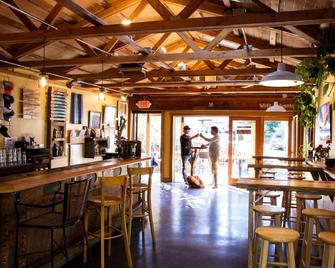 Cozy Micro-Brewery Home - Bellingham - Bar