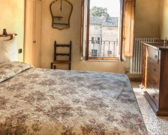 Locanda Il Pino - San Gimignano - Bedroom