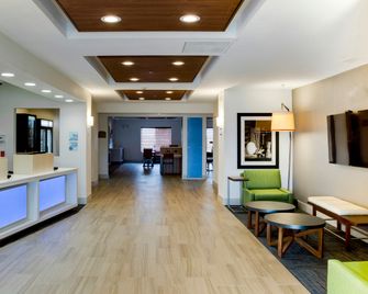 Holiday Inn Express & Suites Jacksonville By IHG - Джексонвілл - Лоббі