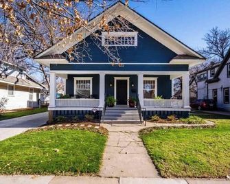 Uptown Bungalow - Wichita - Building