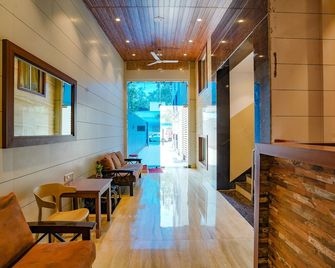 Fabhotel Starwood Residency - 100m from Dr Dy Patil Stadium - Navi Mumbai - Salónek