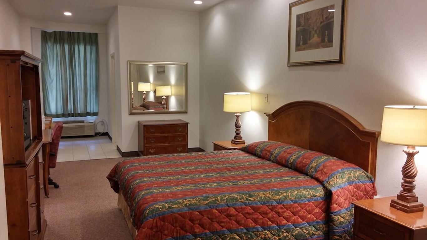 Country Regency Inn & Suites