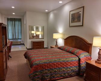 Country Regency Inn & Suites - Manvel - Bedroom