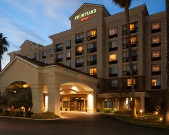 Courtyard by Marriott Newark Silicon Valley - Newark - Gebäude