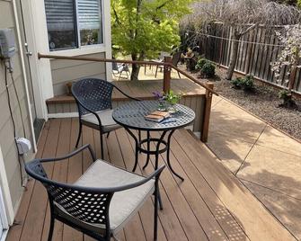 Your Sanctuary in Marin County with easy commute to San Francisco! - Corte Madera - Balcony