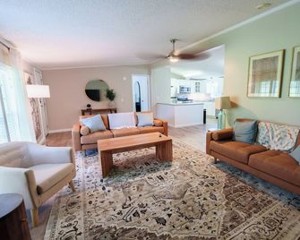 Sugarloaf Mountain Escape Secluded 3 bedroom, 5 acres, ATV, RV and boat storage. - Morehead - Sala de estar