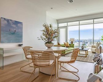 @ Marbella Lane - Sleek Corner Ocean View - Long Beach - Comedor