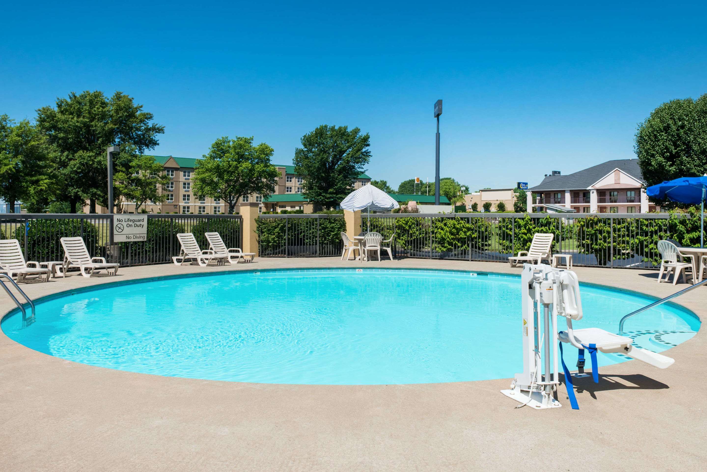 Baymont by Wyndham Clarksville Northeast - Clarksville - Piscina