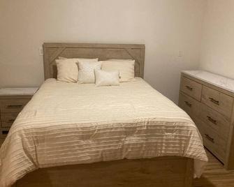 Lovely fully furnished 2 bedroom near Southwyck Amazon - Toledo - Bedroom
