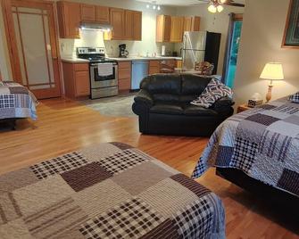 Quiet Guest Suite - Hastings
