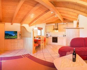 Haus Sonnenseit'n - Neustift im Stubaital - Living room