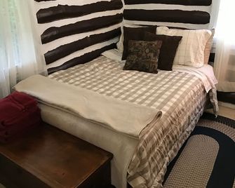 Waterfront Cabin: Pontoon Boats, Canoes, Kayaks. Pets Ok-Spring Summer Specials! - Lac du Flambeau - Bedroom