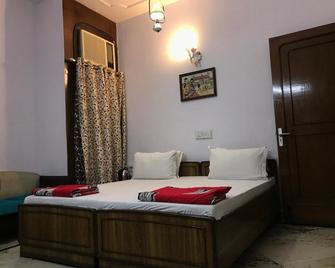 Tatvamasi Homestay - New Delhi - Bedroom