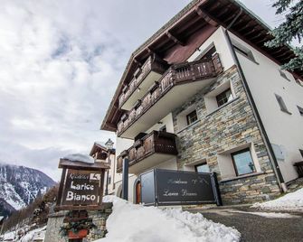 Hotel Apartment 'Residence Larice Bianco N3' with Mountain View, Shared Terrace & Wi-Fi - Campodolcino - Building