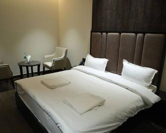 Hotel The Royalista - Bathinda - Bedroom