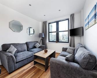 Mclaren House Seahouses - Seahouses - Living room
