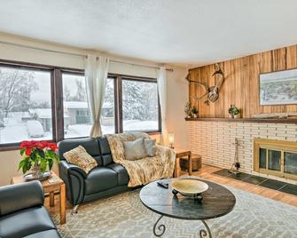 New Listing! Pet Friendly West Anchorage Home Near Airport! By RedAwning - Anchorage - Living room