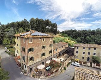 Apartment with equipped outdoor area. - Palaia - Budova