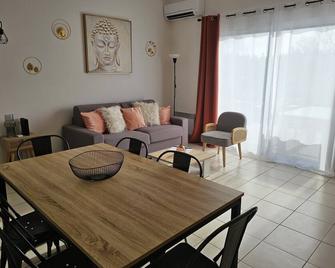 Cosy vacation home with spa - Caumont-sur-Durance - Matsal