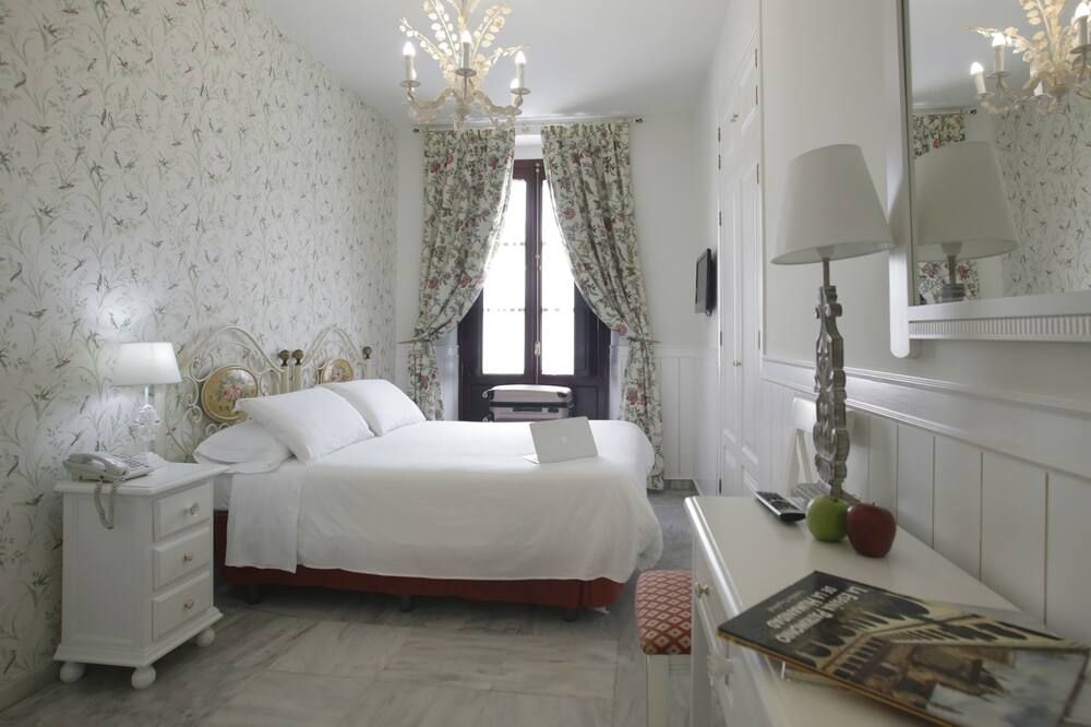 Basic Hotel Puerta de Sevilla