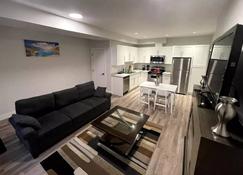2 Br Suite - Surrey - Living room