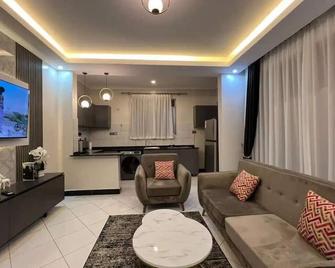 Livluxe Apartments 7 - Kampala - Living room