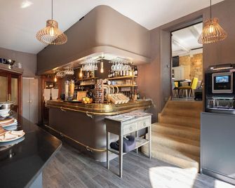 Hotel La Couleuvrine - סרלה לה-קאנדה - בר