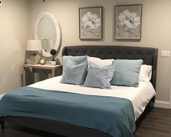 Spring SPECIAL Starting at 499 a night 16x40 heated pool! Lots of amenities - Mountain Home - Спальня