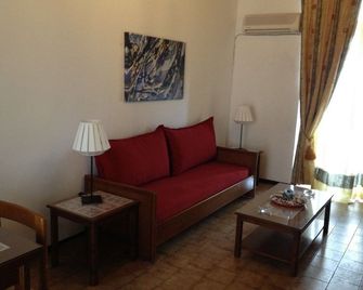 Gythion Hotel - Gytheio - Pokój dzienny