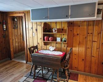 Twin Pines Lake House\nOn beautiful Johnson Lake\nGwinn, MI - Gwinn - Dining room