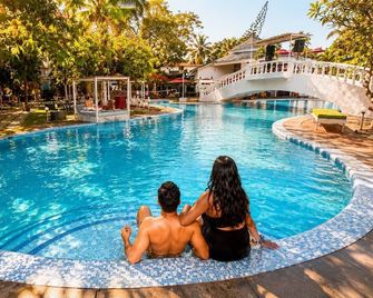 Sashas Holiday Village - Vagator - Pool