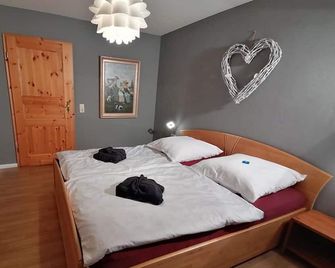 Comfortable and fully equipped vacation home on the Jura heights - Dietfurt - Camera da letto