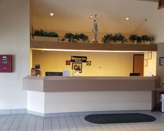 Syracuse Inn and Suites - Syracuse - Front desk