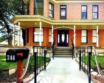 Historic Queen Anne Art House Walk to Downtown - Raton - Building
