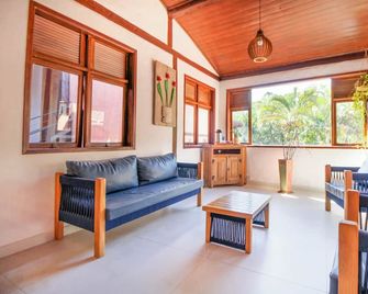Velinn Pousada Canoa Ilhabela - Ilhabela - Sala de estar