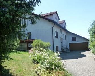 Abseits vom Lärm und Verkehr - Litzendorf - Edificio