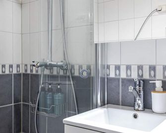 2BR Apartment near Harbor and Center with Free Parking - Lahti - Kylpyhuone