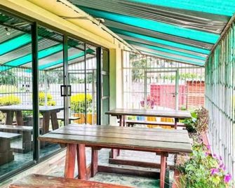 Quaint cabin with WiFi in charming Gweru - Gweru - Patio