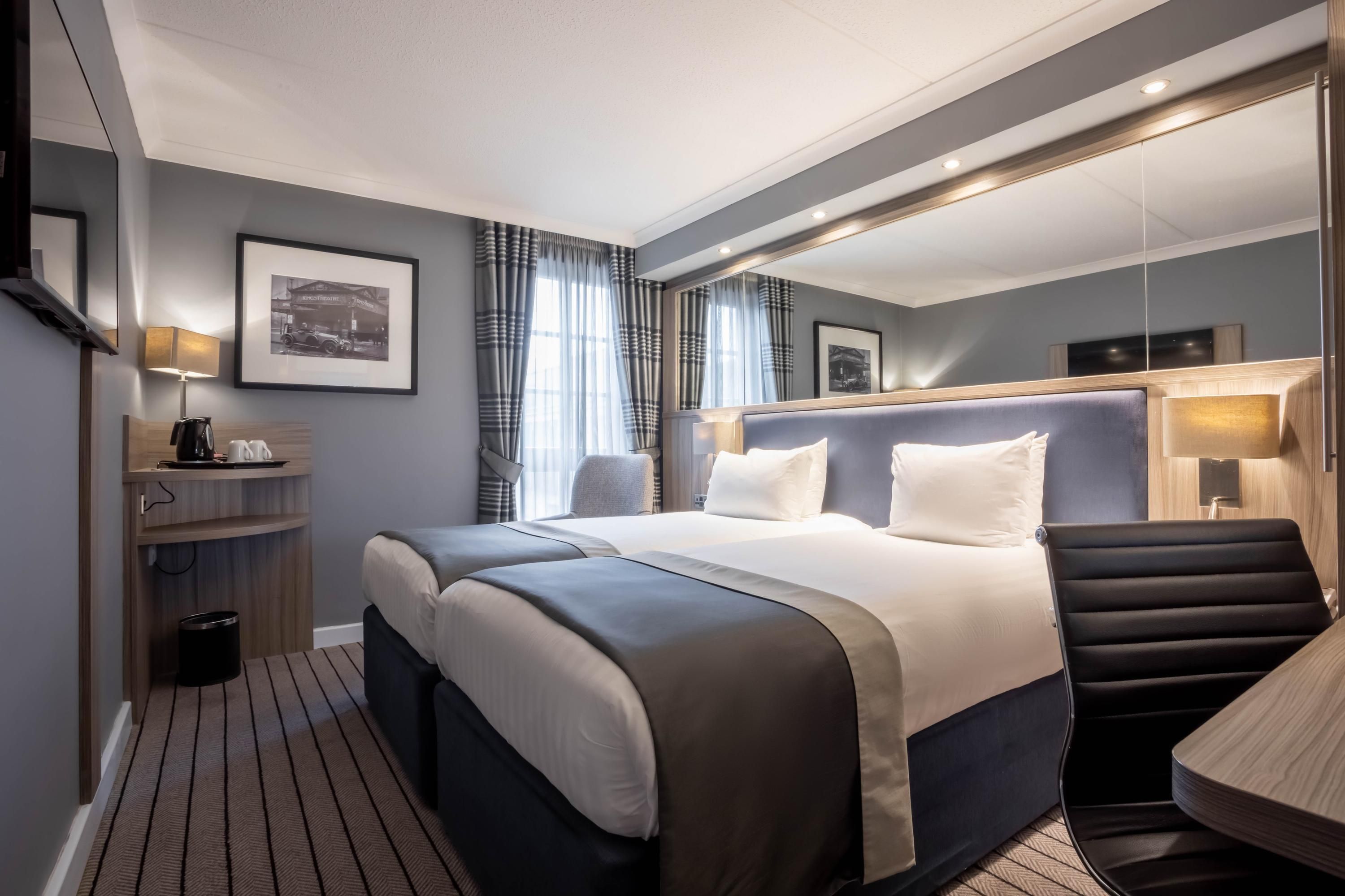 Bedroom view of Holiday Inn Glasgow - City Ctr Theatreland