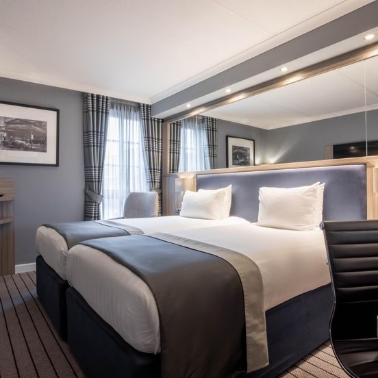 Bedroom view of Holiday Inn Glasgow - City Ctr Theatreland