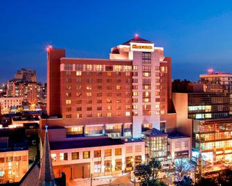 Sheraton LaGuardia East Hotel - Queens - Building