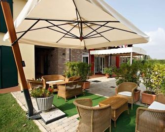 Hotel Gabarda - Carpi - Patio
