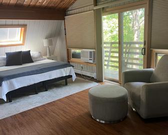 Newly Renovated 5-BR House in Quiet Neighborhood Near Beaches & Portland - Cape Elizabeth - Bedroom