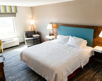 Hampton Inn & Suites Scottsbluff-Conference Center - Scottsbluff - Bedroom